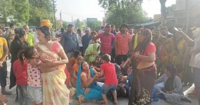 Protest in front of Katra Bazar police station