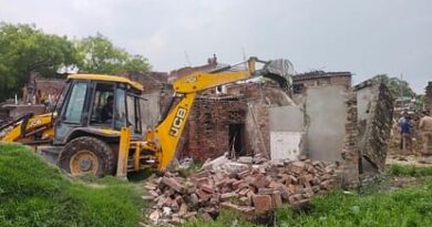 Encroachment removed from the pond, bulldozers run on houses