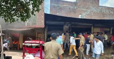 Fire broke out in a canteen of model shop in Mankapur Gonda.