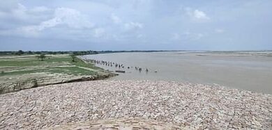 Flood risk due to barrage water