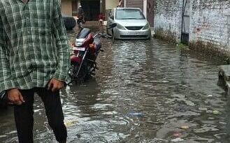 Waterlogging due to rain, water entered houses