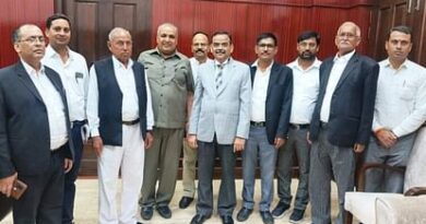 Advocate met Administrative Justice in support of demands