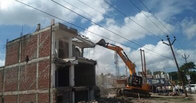 Multi-storey building demolished in haste, houses shaken