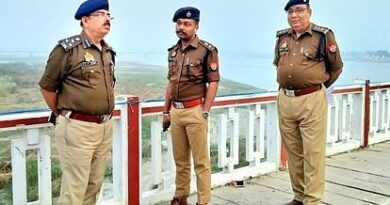 DIG AP Singh and SP taking stock of the preparations for Deepotsav on Ayodhya bridge.