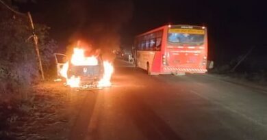 Fire broke out in a car in Nawabganj in Gonda.