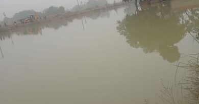 Saryu canal track cut, wheat and mustard crops drowned in water